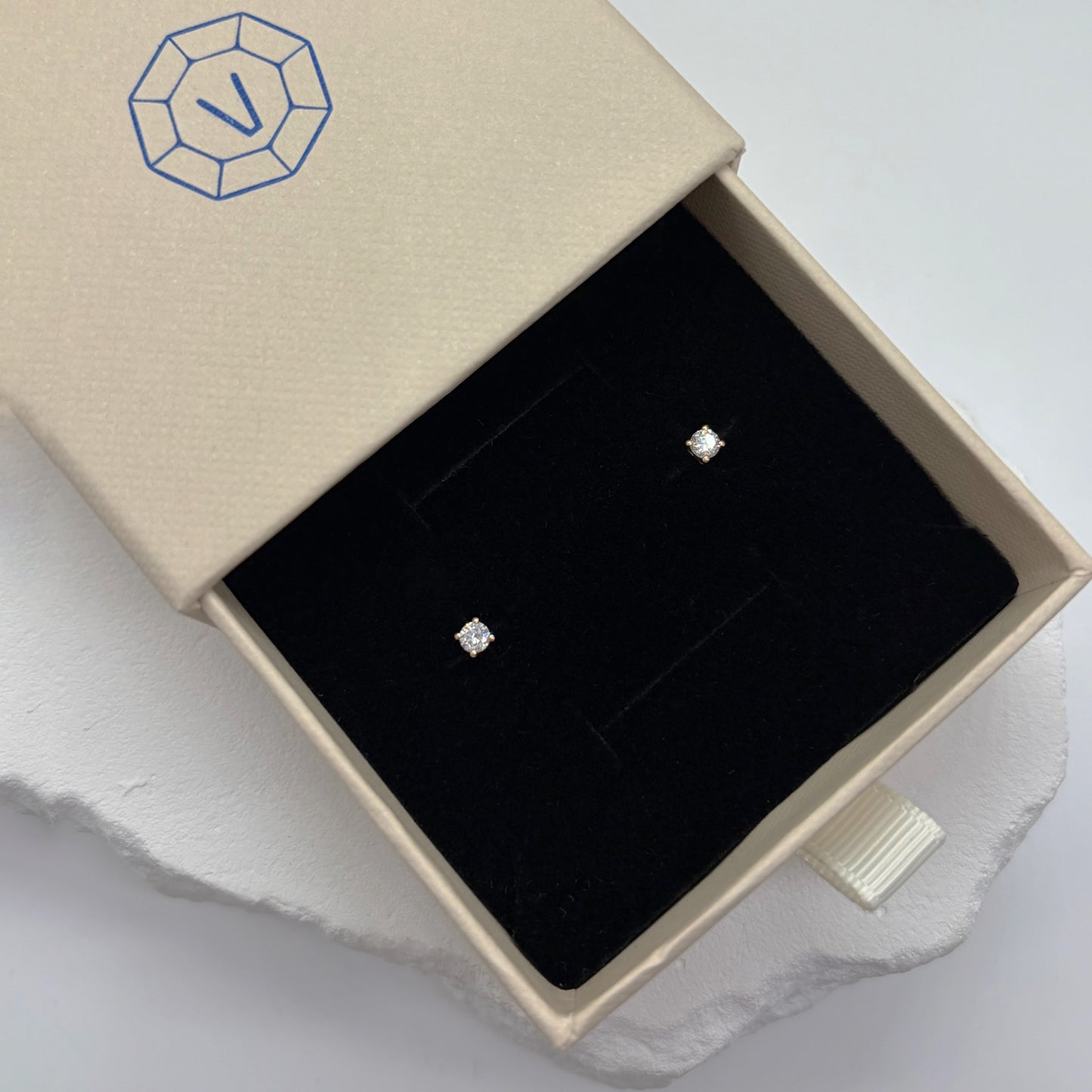 Auksiniai deimantų auskariukai 0.2ct