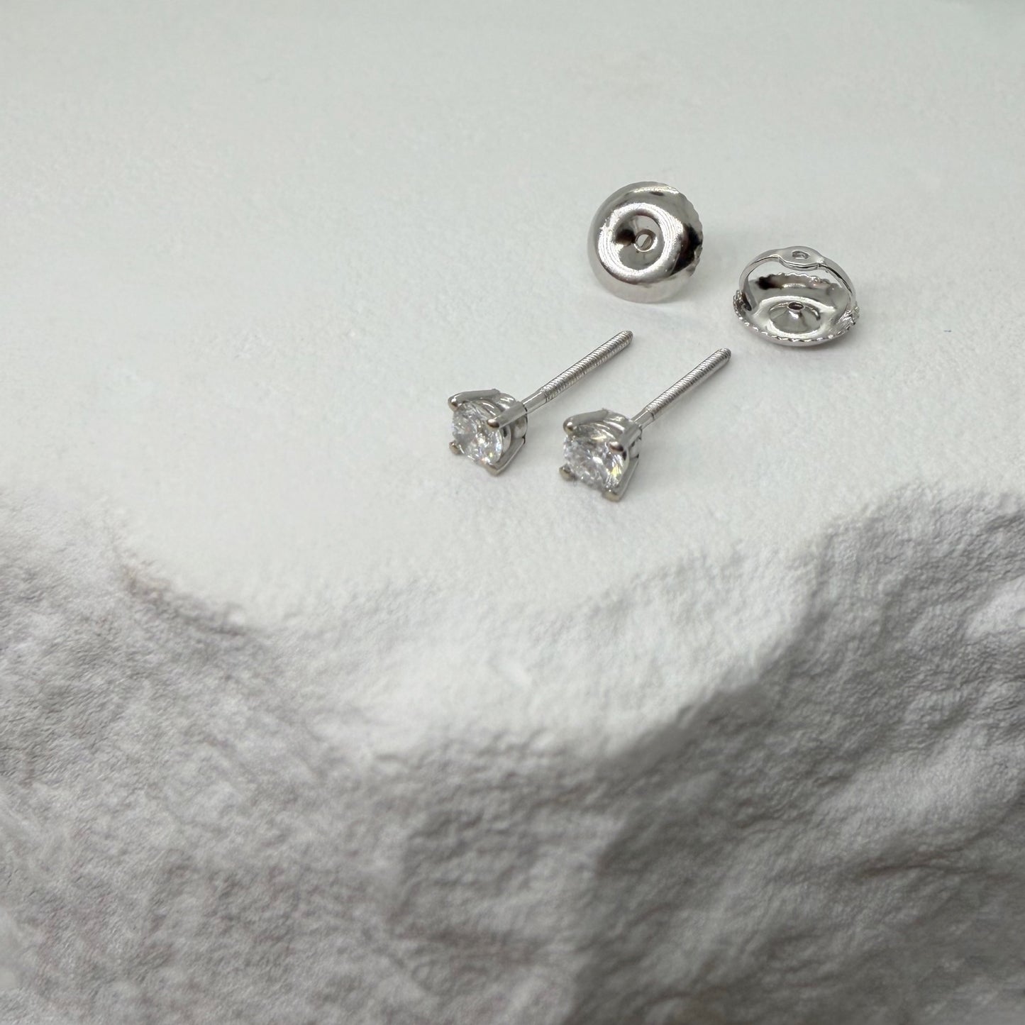 Auksiniai deimantų auskariukai 0.2ct